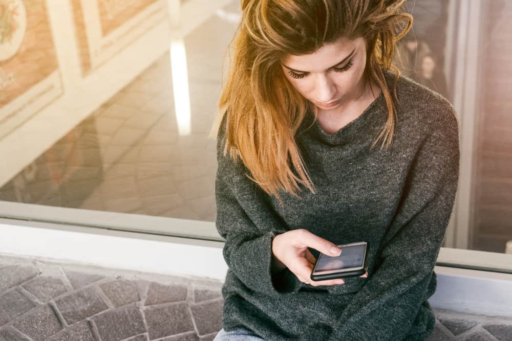 woman ignored by a man text