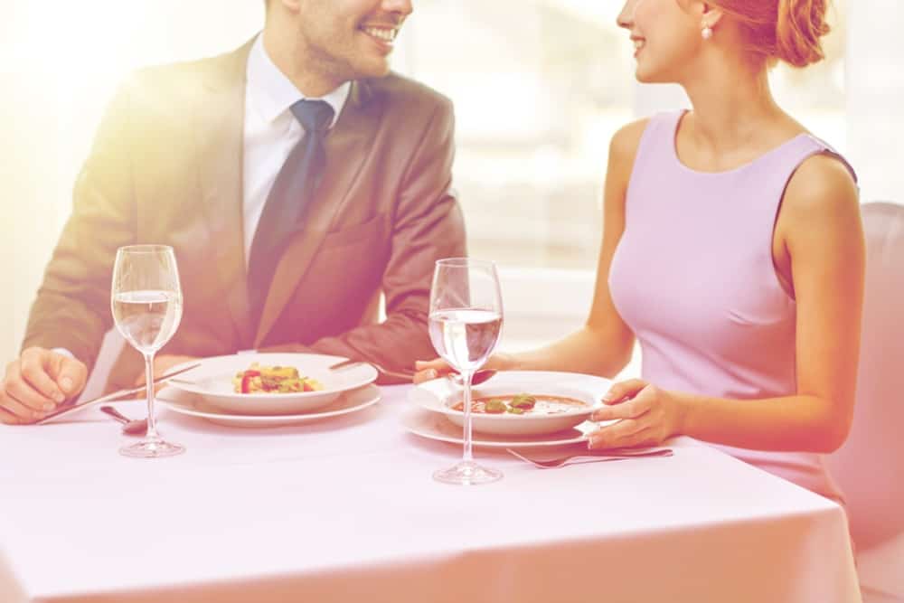 couple in a first date