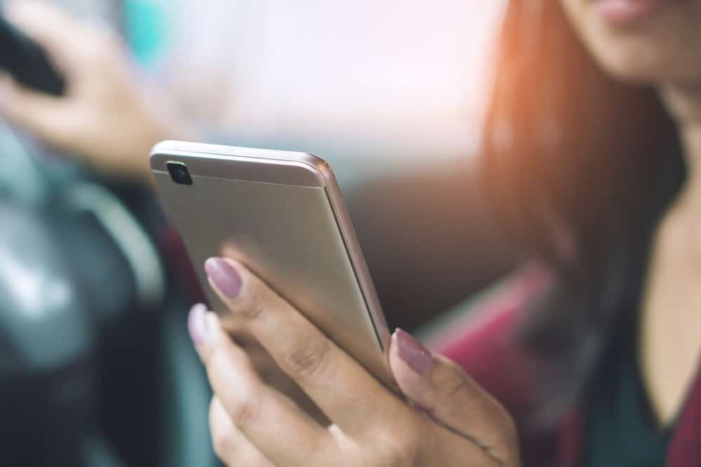 girl texting