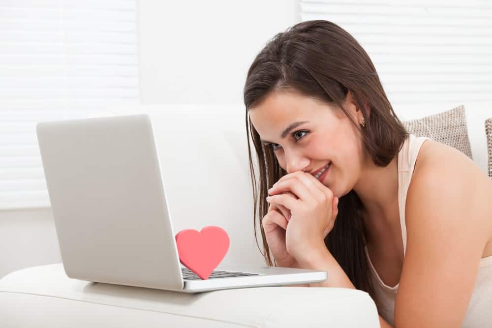 woman laptop long distance relationship ideas