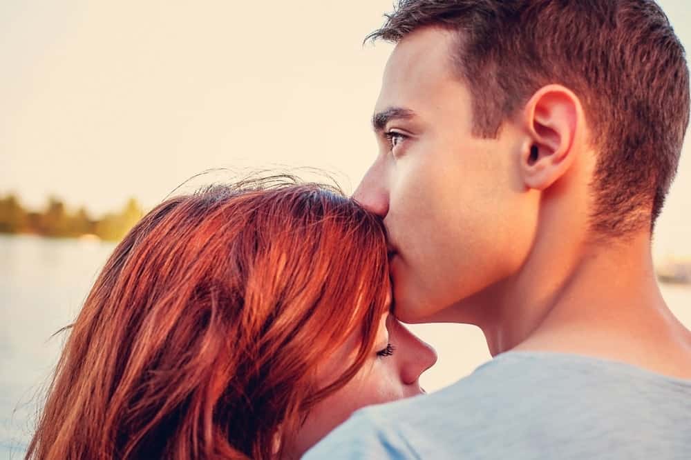 man kissing his girlfriend