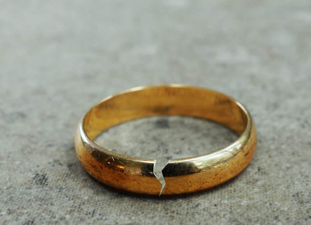 broken marriage ring