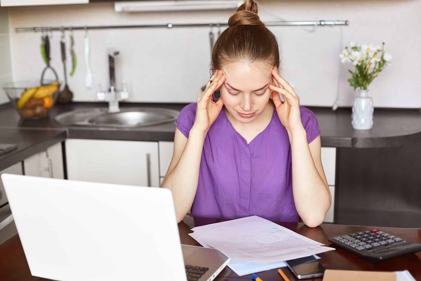 overthinking woman at office cant concentrate