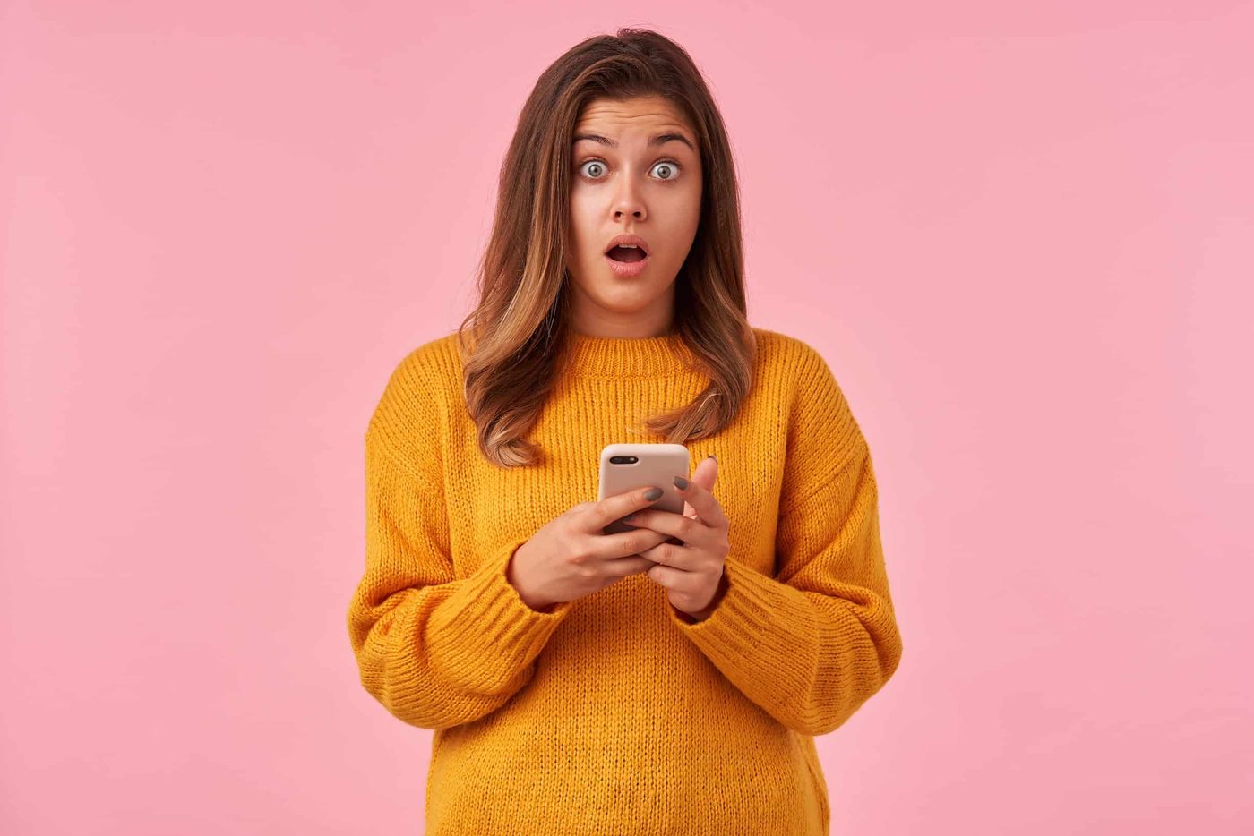 woman shocked by phone